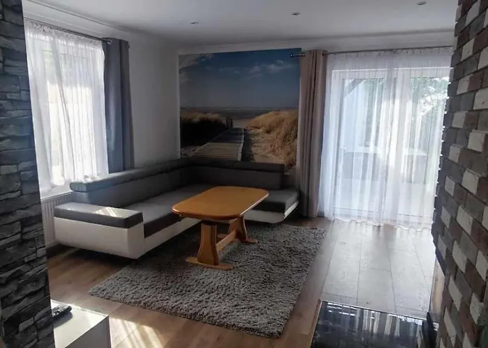 Semesterbostad Dom Z Jacuzzi, House With A Hot Tub Gardna Wielka