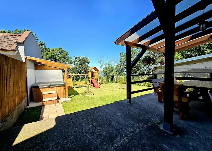 Dom Z Jacuzzi, House With A Hot Tub Semesterbostad